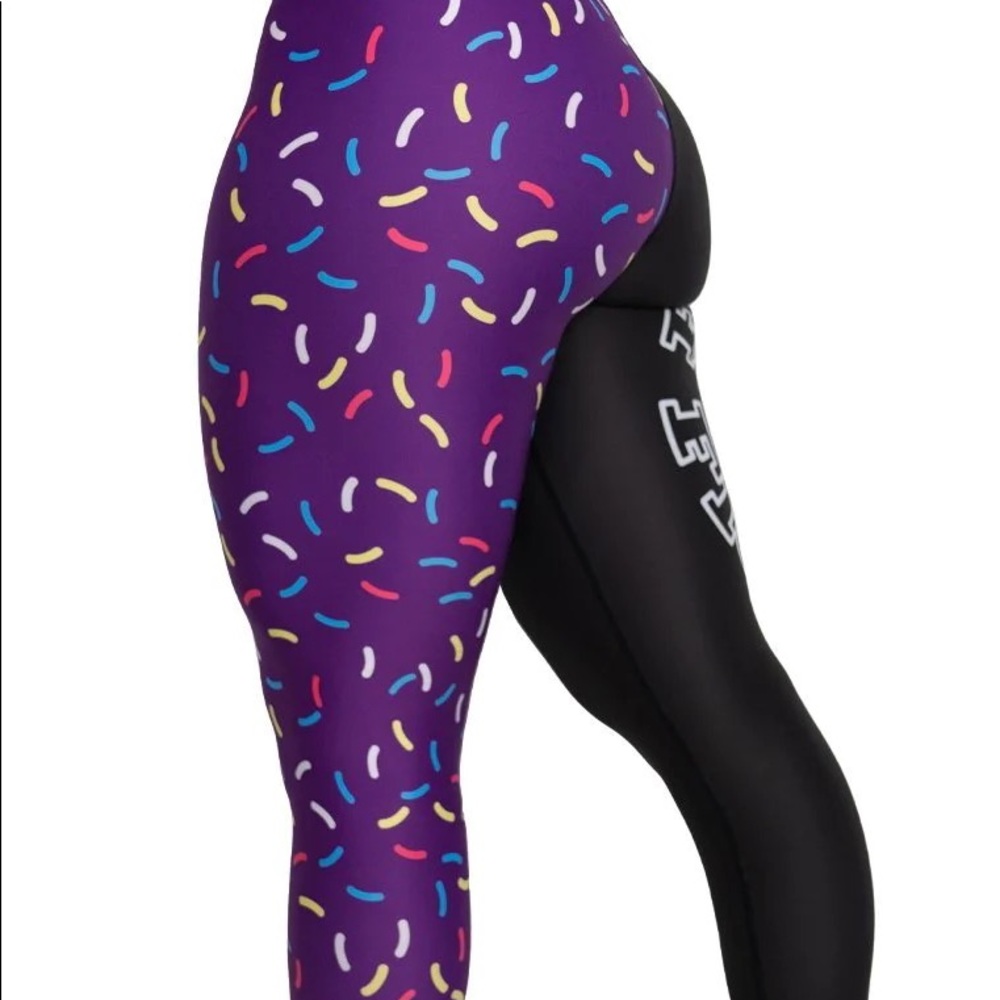 ✨Feed me fight me leggings BNWT ✨